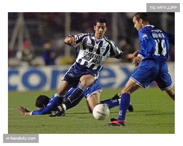 蓝十字一比零小胜托卢卡，凭借点球艰难取胜