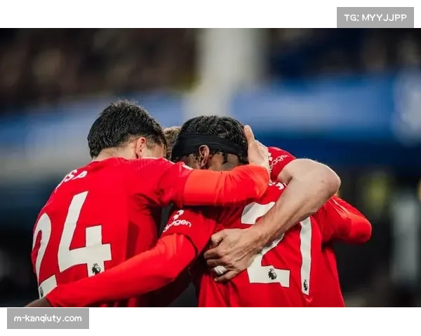 埃弗顿3比0轻取十人诺丁汉森林，霍尔传射建功